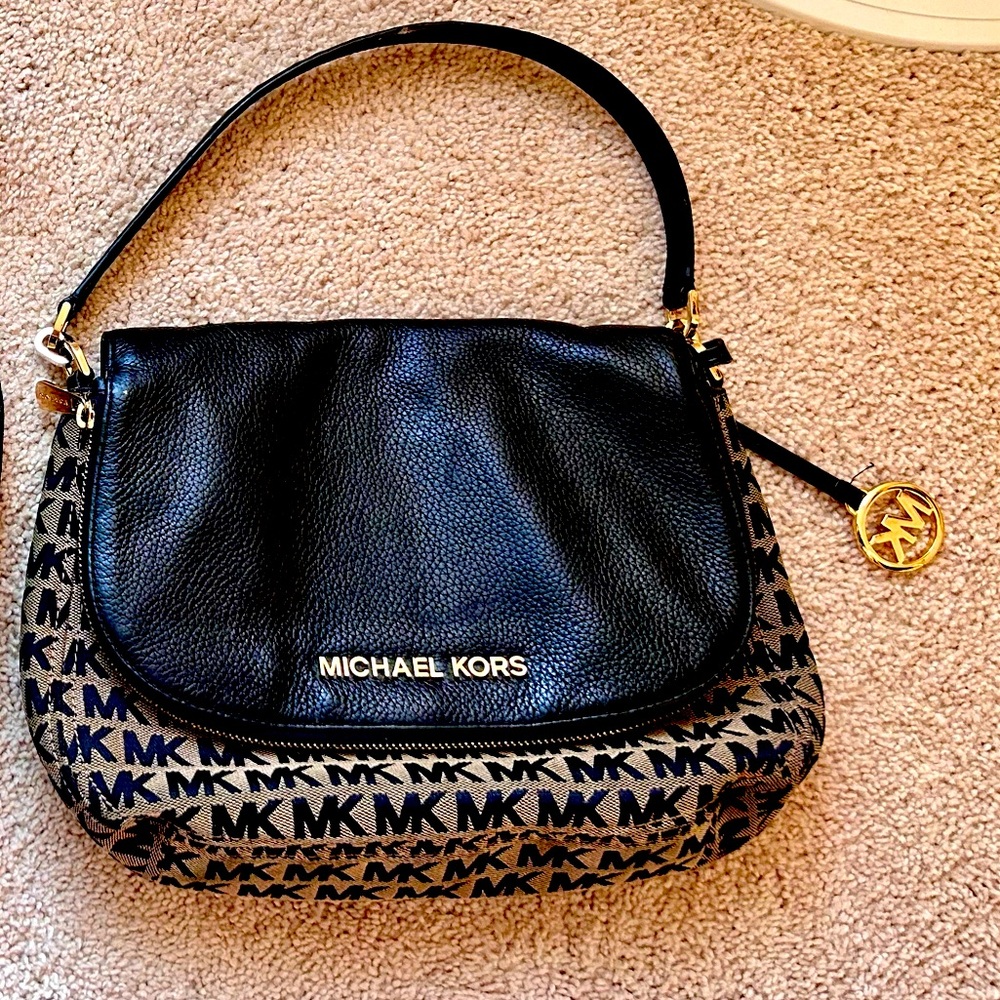 Michael Kors Bedford Medium Convertible Signature Monogram